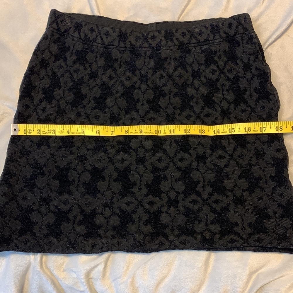 St. John Evening By Maria Gray Size 10 Black Chenille Burnout Mini Skirt — image 5 of 5
